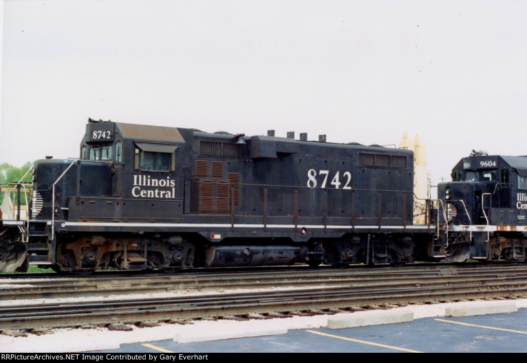 IC GP11 #8742 - Illinois Central